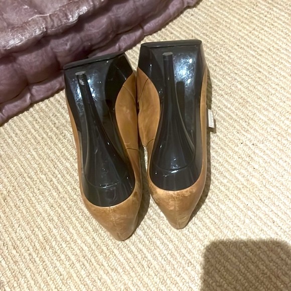 MICHAEL MICHAEL KORS Leather Triple-Buckle Heels, Tan + Gold, 8.5 — GUC - Picture 10 of 11